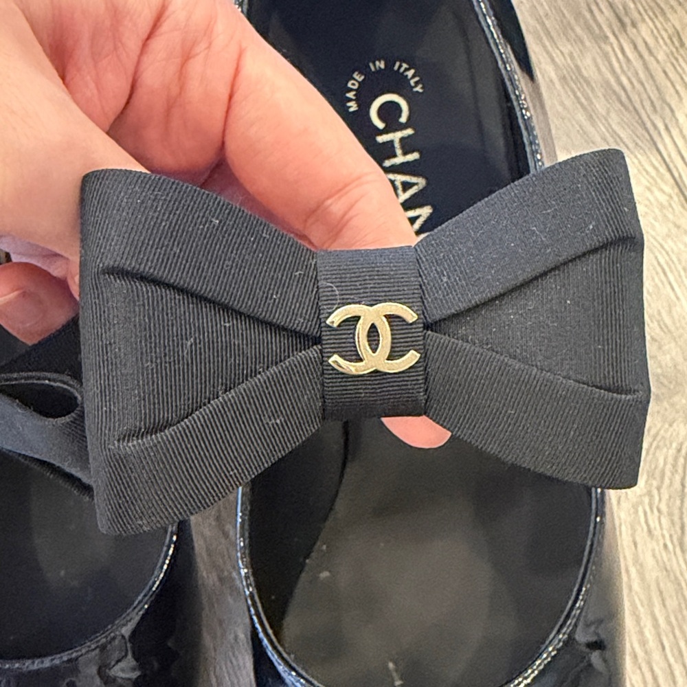 CHANEL Black Patent Leather heals - Picture 6 of 6